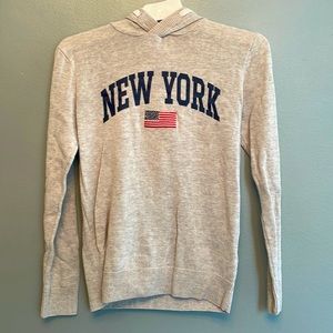 Hooded sweater with New York & US flag design